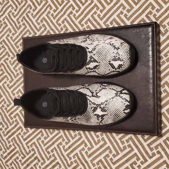 Python print slip in walkers/sneakers - Picture 1 of 3